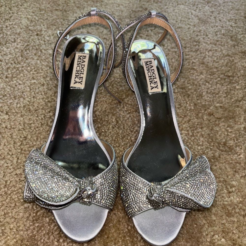 Badgley Mischka Silver Rhinestone Bow Heels Women’s Size 7.5
